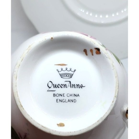 Vintage Queen Anne Floral Bone China England Teacup & Saucer - 112 Gold Trim - Picture 14 of 14